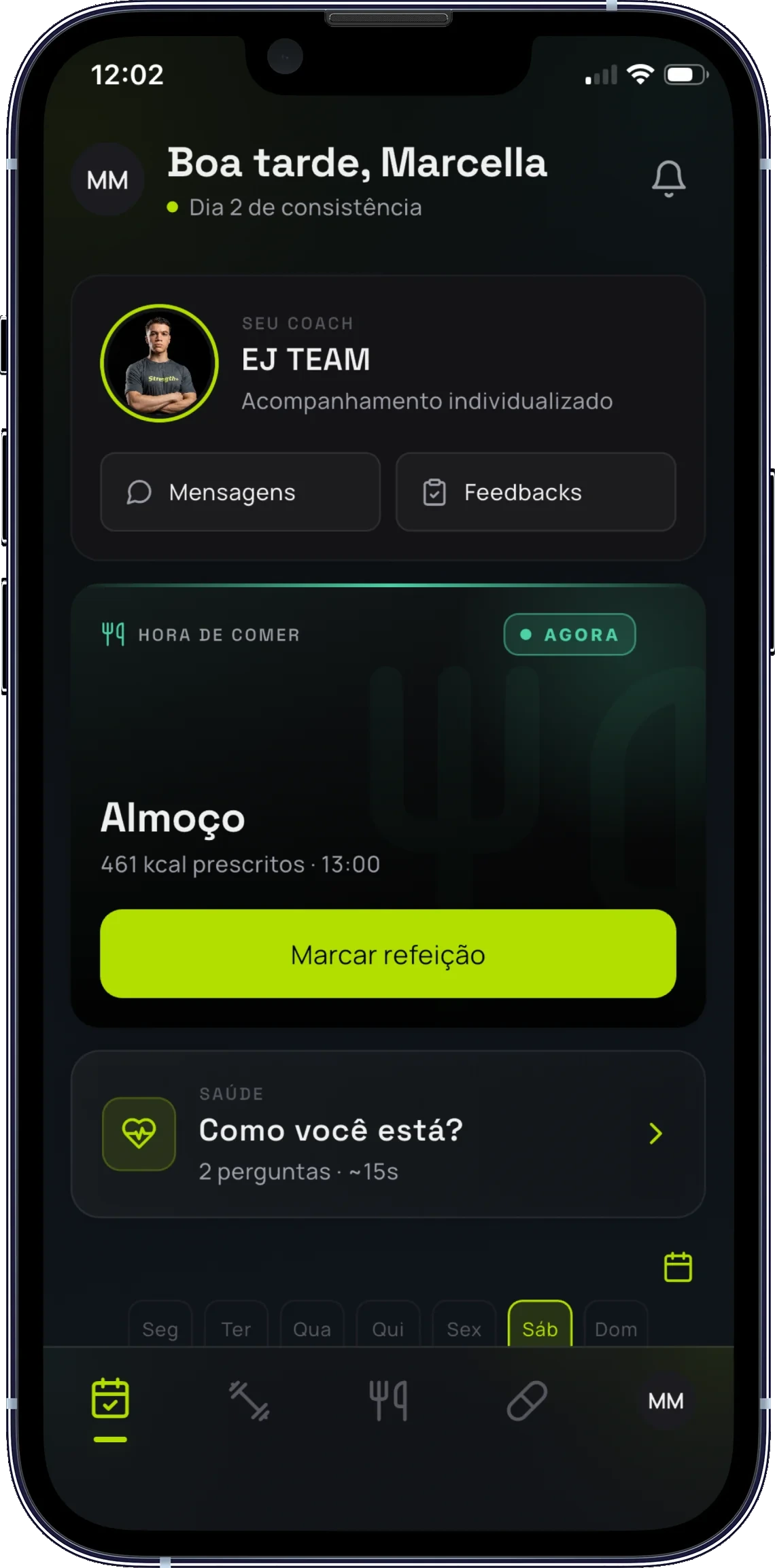 Tela inicial do app Strength+ no modo com coach, mostrando o card do profissional com atalhos para mensagens e feedbacks, e o lembrete da próxima refeição.